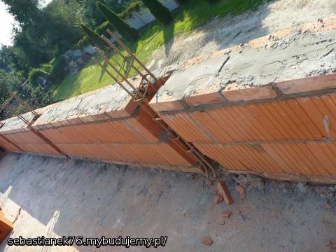 Murowanie poddasza - sierpień 2010