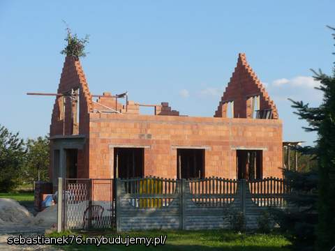 Murowanie poddasza - sierpień 2010