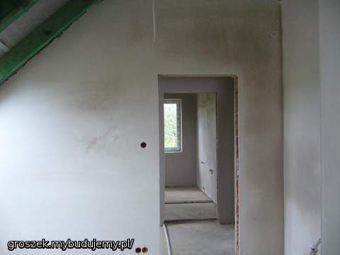 Przydaloby sie troche slonca, zeby tynki wyschly.