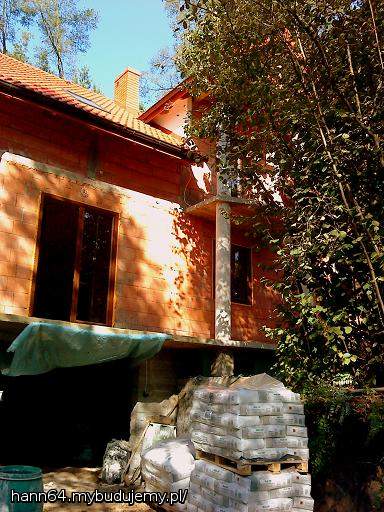 Piasek, cement i wapno won. Przyjechała gotowa zaprawa.