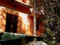 Piasek, cement i wapno won. Przyjechała gotowa zaprawa.