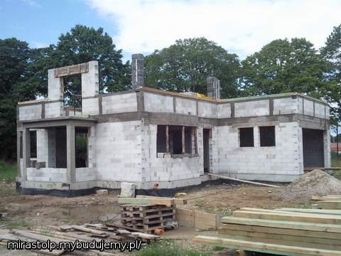 ścianka kolankowa ukończona