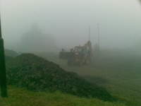 Niczym z horroru wyłonił się koparkowy z mgły :) Ale dał chłopak radę:)