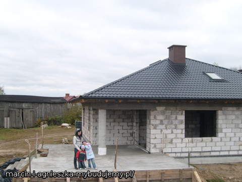 tu domek jeszcze bez okien ale za to jaki piękny duży taras