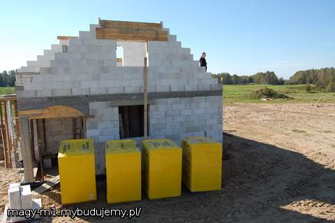 BOK DOMKU OD STRONY WEJSCIA:)