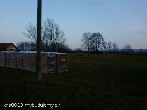 Na razie działeczka z cegłą ale już niedługo:)