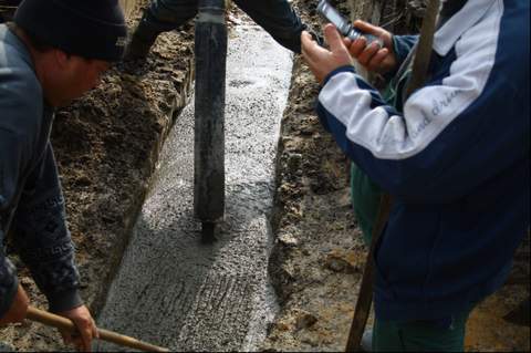 zalewanie ław fundamentowych