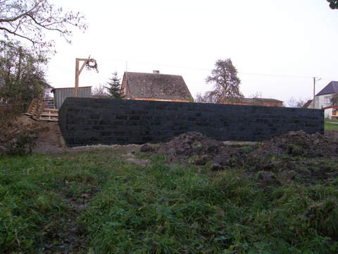 ziemi trzeba nawieśc dużo ale myśle,że ten nierówny teren w przyszłości bedzie bardzo atrakcyjny