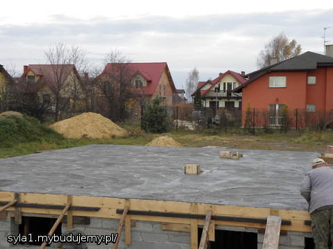 Wylanie stropu piwnic 6 listopad 2010