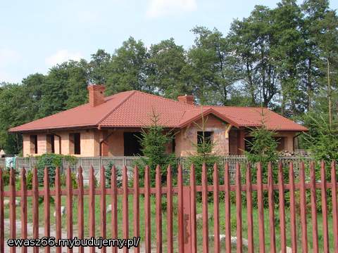 Przez płot sąsiada.