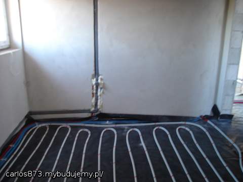 podłogówka w łazience u góry
