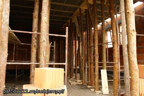 część stępli w garażu