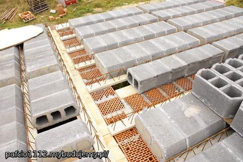 w tych lukach będzie zbrojenie