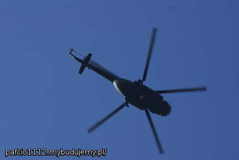 nad nami jest trasa na Kraków w lewo, Katowice w prawo, Warszawa z tyłu