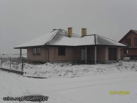 domek - pierwszy śnieg na ostoi :)