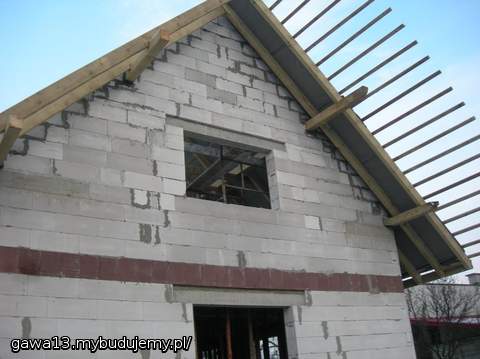 dach - kryjemy folią, jeszcze chwila....... i dachówka.