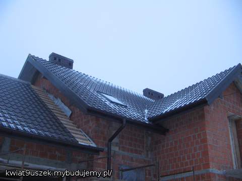 widok na okno dachowe-łazienka