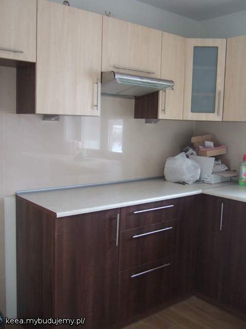 kuchnia, brak płyty, bo nie wiem ciągle czy gazowa czy indukcja i wolne miejsce po lewej stronie na lodówkę