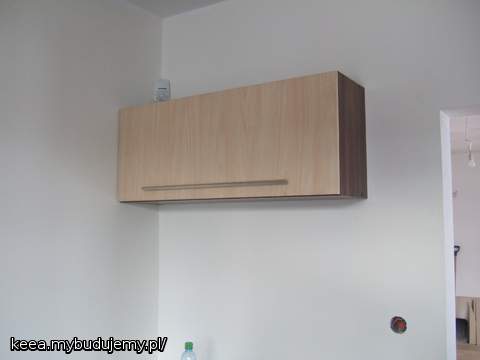 szafka nad stolikiem