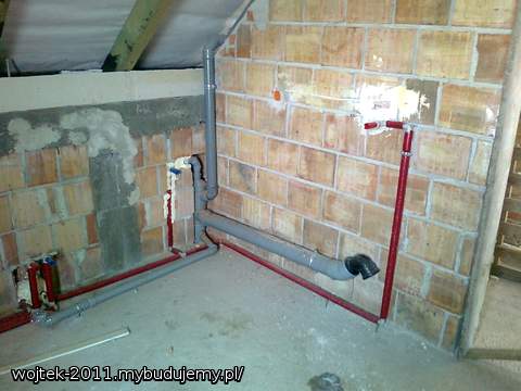 Łazienka na poddaszu przed tynkami