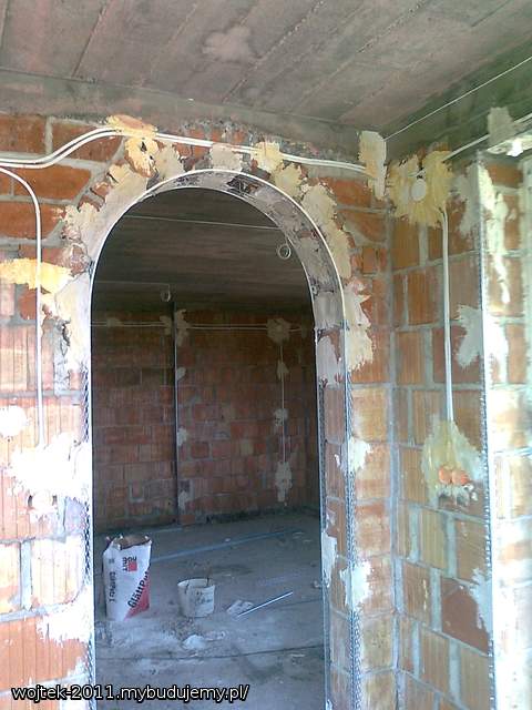 Przejście z jadalni do salonu