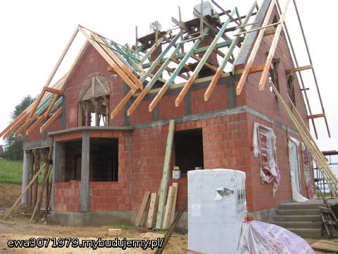 Wrzesień 2010 Wykonanie więźby dachowej
Budowa prowadzona 