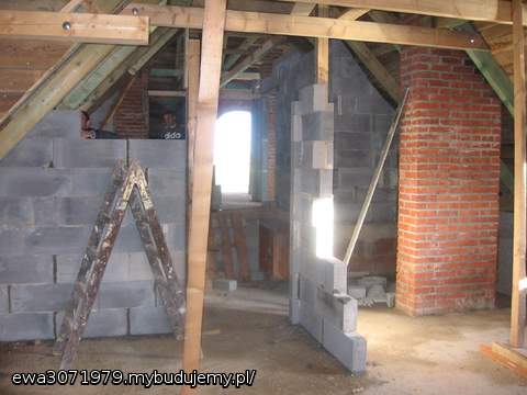 październik 2010 wykonanie ścianek działowych