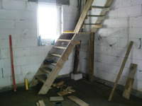 tymczasowki, drewniane beda po tynkach