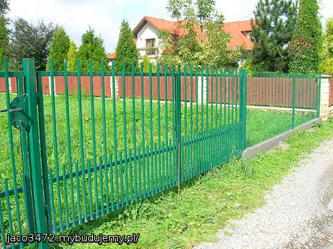 nasza  brama i ogrodzenie