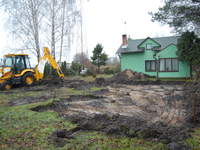 Pierwsze prace rozpoczęte. Zdjęcie humusu.