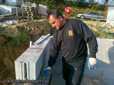 Czasem samemu trzeba położyć parę pustaków