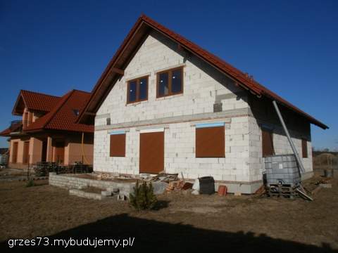 Jeszcze elewacja i trochę w środku i można mieszkac