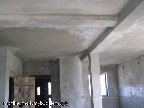 Sufit nad salonem, jadalnią i holem - oczywiście każdego po troszeczku ;)