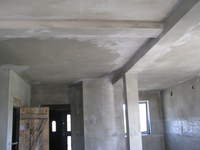 Sufit nad salonem, jadalnią i holem - oczywiście każdego po troszeczku ;)