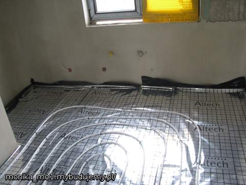 doszliśmy do kuchni ale omijamy spiżarkę i miejsca pod szafkami...