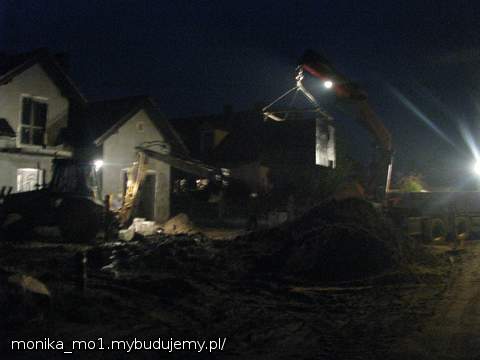 Kilkugodzinne opóźnienie - w końcu dojechało nasze szambo :D