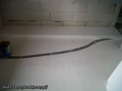 Ocieplenie podłogi styropian w 2 warstwach ( 4 cm + 8 cm) razem 12 cm