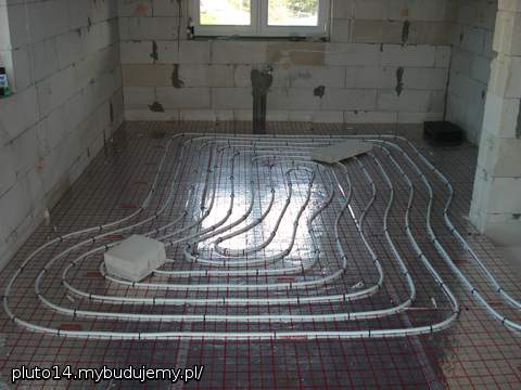 Rozprowadzone ogrzewanie podłogowe w kuchni