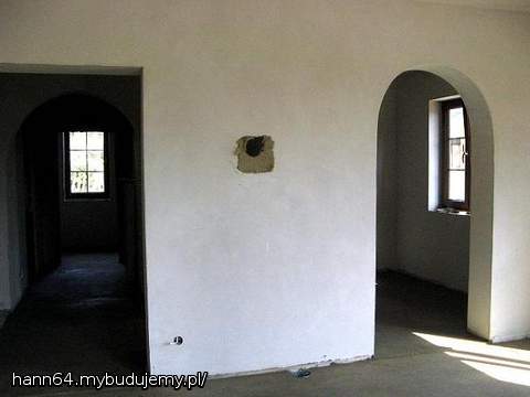 Widok na kuchnię i hol