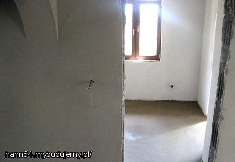 Kuchnia. I wszędzie widać te niedoróbki przy dyletacji.