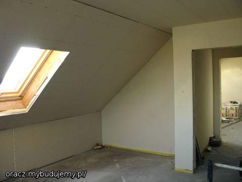 kwiecień 2011 : mija rok od rozpoczącia budowy