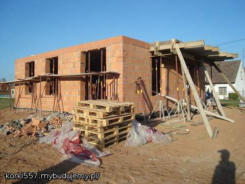 Widać już zarys balkonu ! Stan na 20-04-2011.