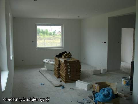 maj 2011: salon. czekają płyki :)