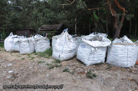 big bagi z granitową kostką brukową