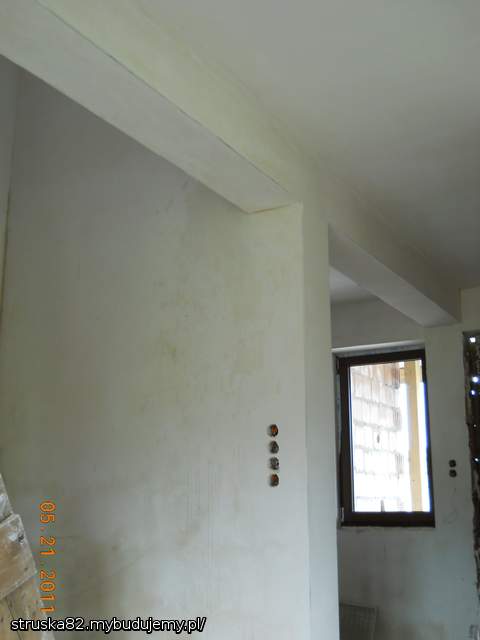 widok na przedpokoj z salonu