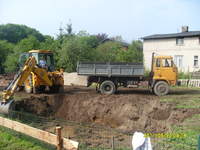 pierwszy dzień rozpoczęty wykopaniem dosyć dużej dziury na działce