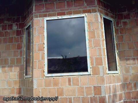 W końcu są okna!!! Domek nabiera wyglądu ;)