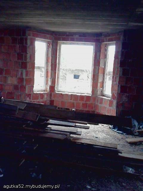 W końcu są okna!!! Domek nabiera wyglądu ;)