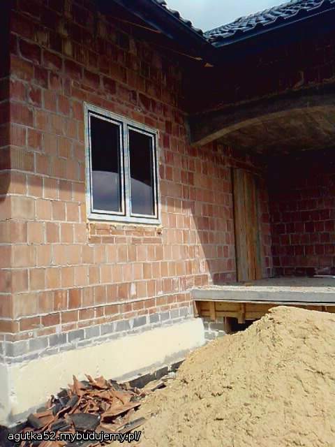 W końcu są okna!!! Domek nabiera wyglądu ;)