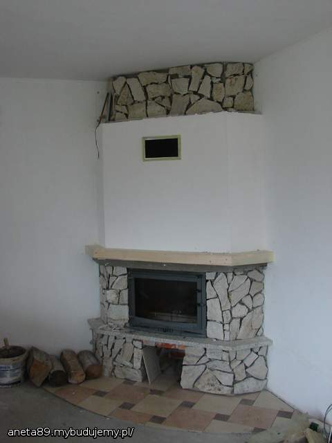 nasz kominek, nei doskaonały ale zroblilismy go sami :D